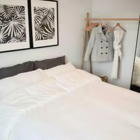 Apartment 2 Bed Bright And Modern Flat In The Centre