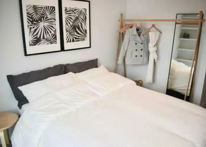 Apartment 2 Bed Bright And Modern Flat In The Centre